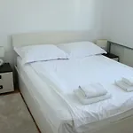 Beautiful And Luxury In Centre Split
