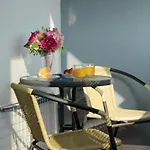 Beautiful And Luxury In Centre Split
