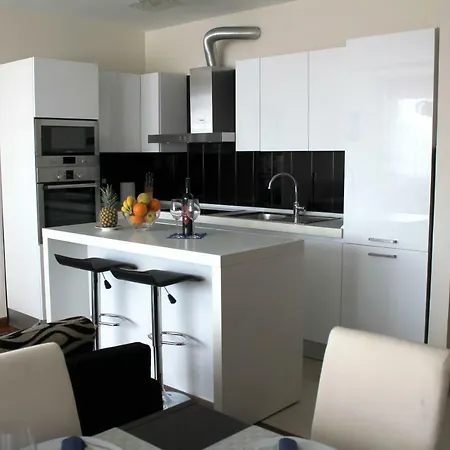 Beautiful And Luxury In Centre Apartment