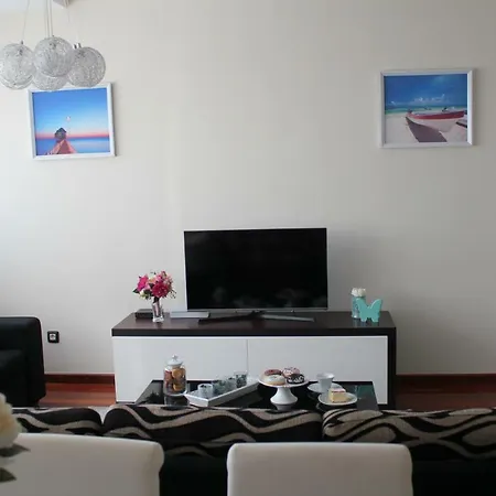Beautiful And Luxury In Centre Apartment