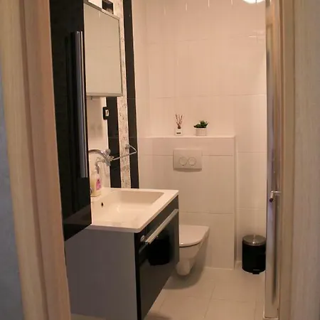 Beautiful And Luxury In Centre Apartment