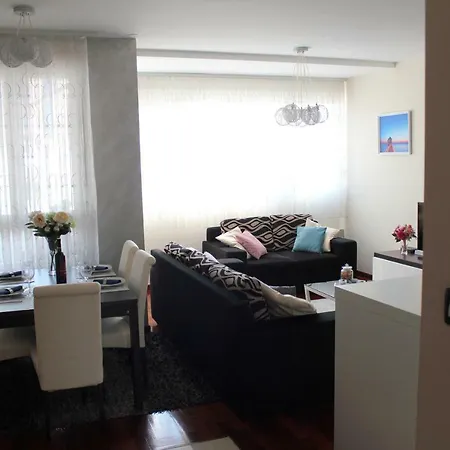 Beautiful And Luxury In Centre Apartment